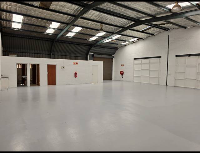 700M² WAREHOUSE TO LET IN KYA SANDS